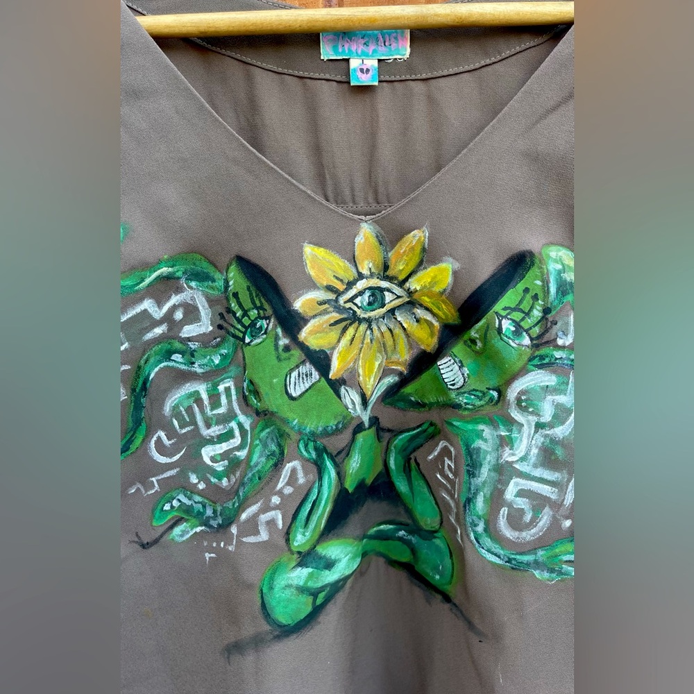 Hand Painted Blouse Shirt Third Eye Alien Art Artsy Medusa Snake High Low Women - Picture 4 of 5
